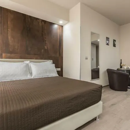 Πανσιόν Astoria Deluxe 3*