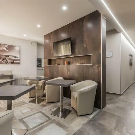 Astoria Deluxe Guest house 2*